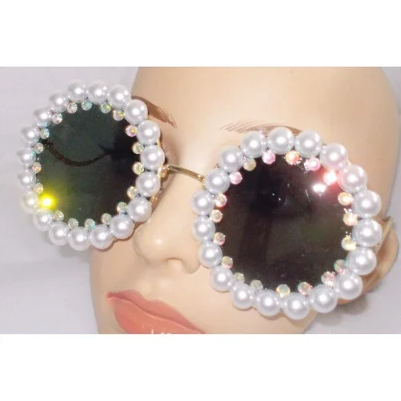 UNIQUE BOUTIQUE PEARL & RHINESTONE ROUND OVERSIZED SUNGLASSES - Picture 4 of 4